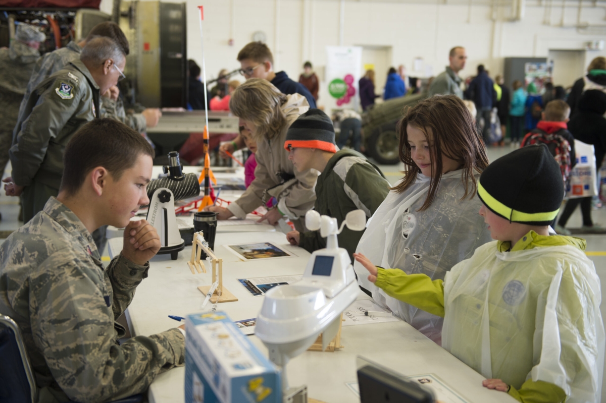 children work on a stem project