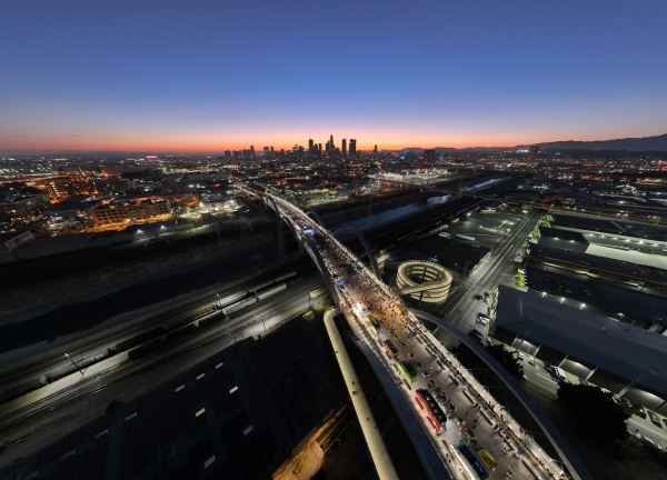 WTS-LA Awardee: 6th St. Bridge. Photo by Gary Leonard courtesy of LABOE