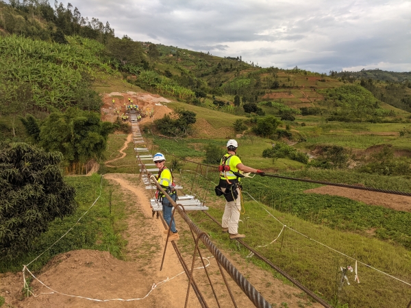 Launching floor beams across the cables