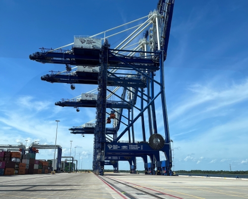 HLT Port Cranes - Sir Lifts a Lot