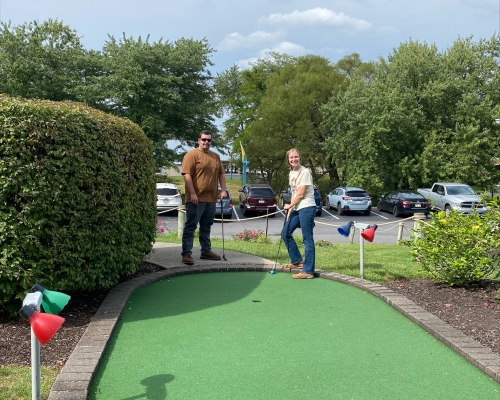 A quick pose before sinking the putt