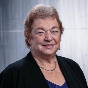 Headshot of Anne Aylward.