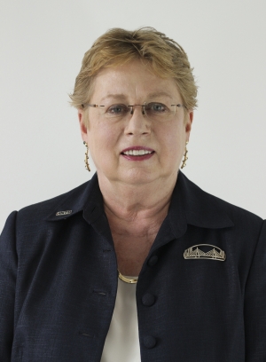 Headshot of Anna Barry.